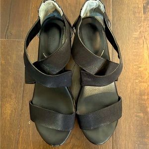 Strappy wedge sandal Charles by Charles David